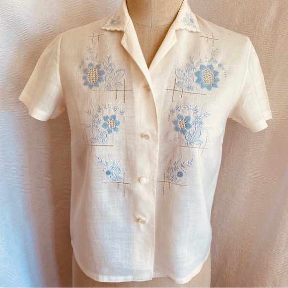Vintage XS/S ivory/blue hand embroidered short sleeve linen blouse. Rare - Picture 3 of 9